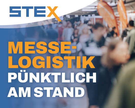**ALT-Text:** Messelogistik von STEX: Besucher und Messestände auf einer Fachmesse als Hintergrundmotiv für pünktliche Standanlieferung