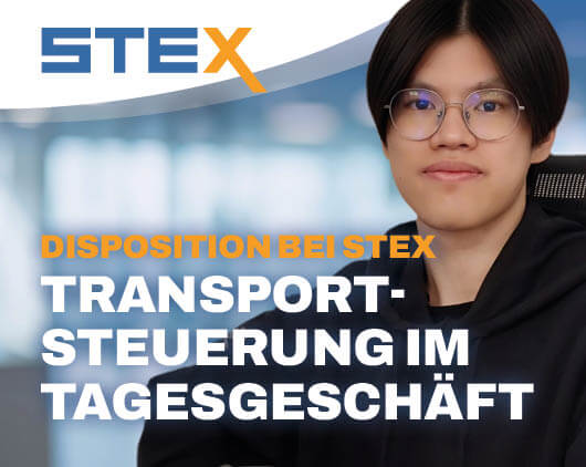 Mitarbeiter Nguyen Thai aus der Disposition bei STEX vor unscharfem Hintergrund mit Titel Transportsteuerung im Tagesgeschäft.
